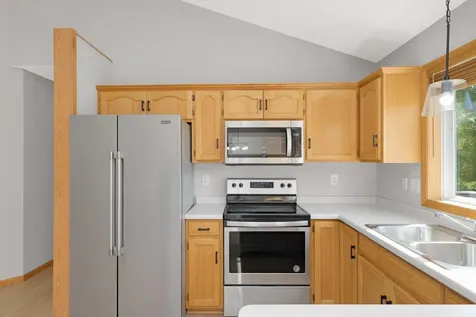 936 S Cedar Street Belle Plaine MN 56011