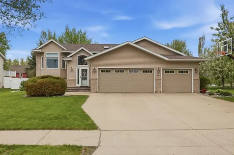 3327 46 Avenue S Fargo ND 58104