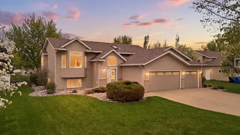 3327 46 Avenue S Fargo ND 58104