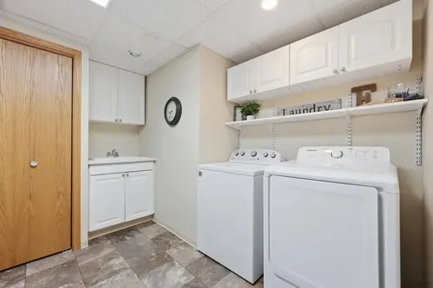 3327 46 Avenue S Fargo ND 58104
