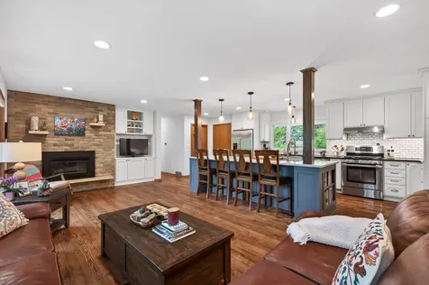 1842 Beecher Drive Eagan MN 55122