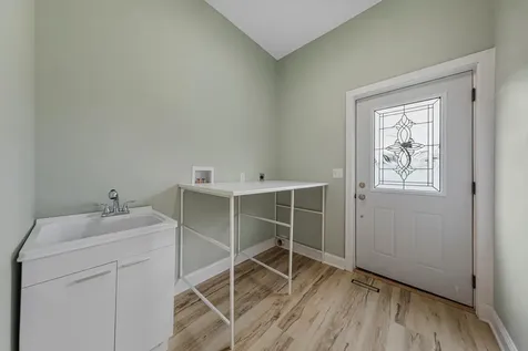 515 Benzel Avenue SW Madelia MN 56062