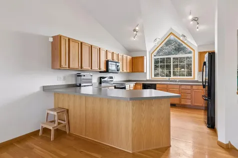 909 Basenji Curve Shakopee MN 55379