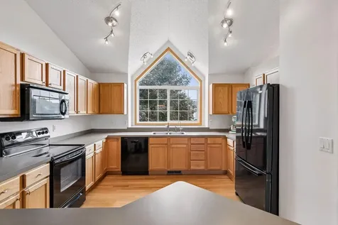 909 Basenji Curve Shakopee MN 55379