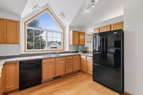 909 Basenji Curve Shakopee MN 55379