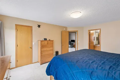 909 Basenji Curve Shakopee MN 55379
