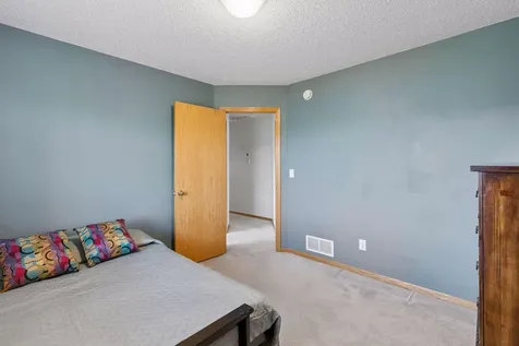 909 Basenji Curve Shakopee MN 55379