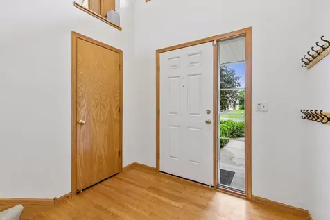 909 Basenji Curve Shakopee MN 55379