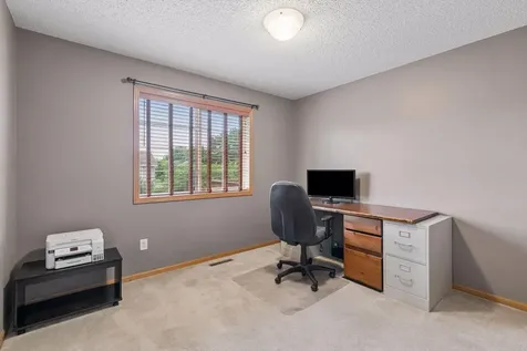 909 Basenji Curve Shakopee MN 55379