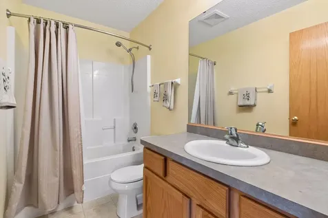 909 Basenji Curve Shakopee MN 55379