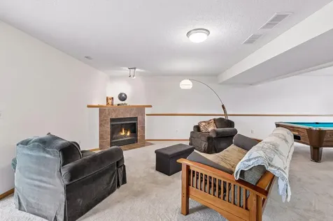 909 Basenji Curve Shakopee MN 55379