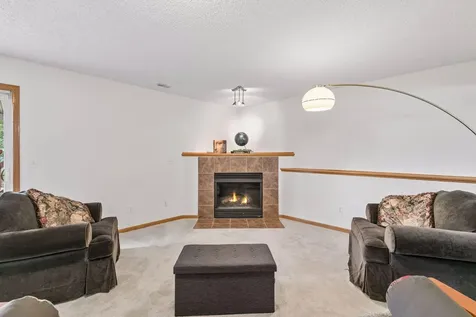 909 Basenji Curve Shakopee MN 55379