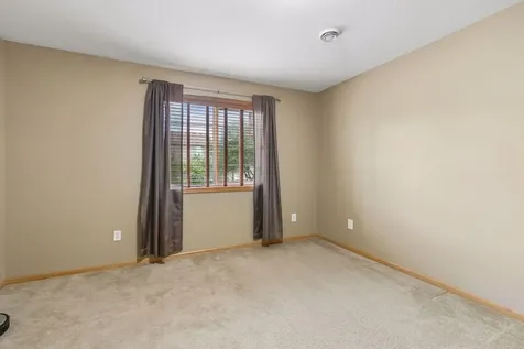 909 Basenji Curve Shakopee MN 55379