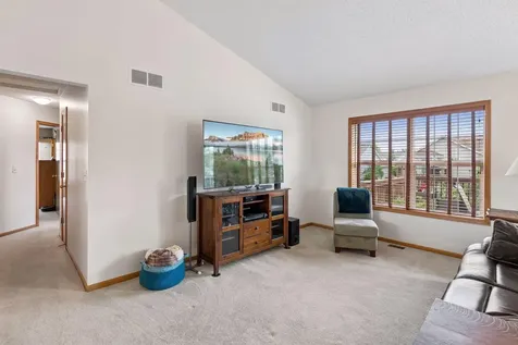 909 Basenji Curve Shakopee MN 55379
