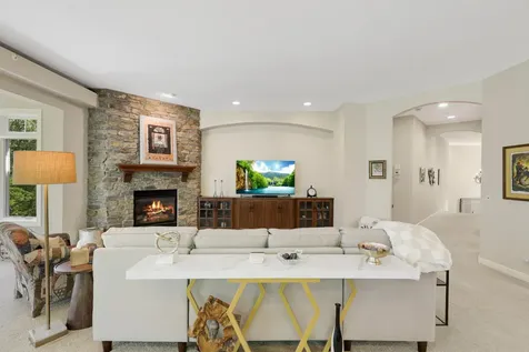671 Willoughby Way E Minnetonka MN 55305