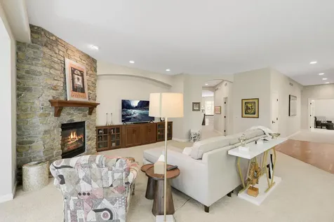 671 Willoughby Way E Minnetonka MN 55305