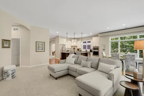 671 Willoughby Way E Minnetonka MN 55305