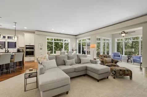 671 Willoughby Way E Minnetonka MN 55305