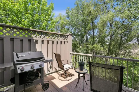 671 Willoughby Way E Minnetonka MN 55305