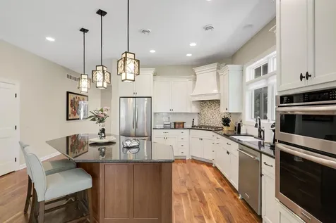 671 Willoughby Way E Minnetonka MN 55305