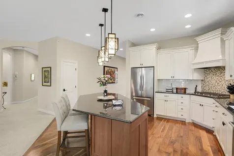 671 Willoughby Way E Minnetonka MN 55305