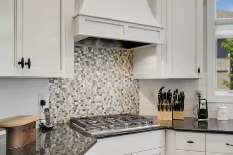 671 Willoughby Way E Minnetonka MN 55305