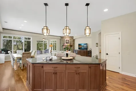 671 Willoughby Way E Minnetonka MN 55305