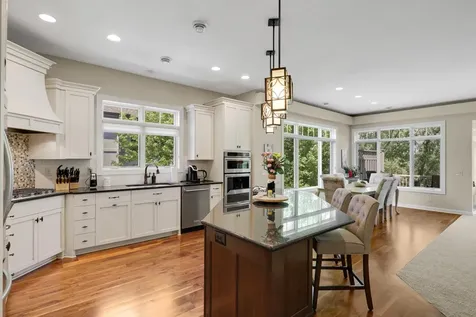 671 Willoughby Way E Minnetonka MN 55305