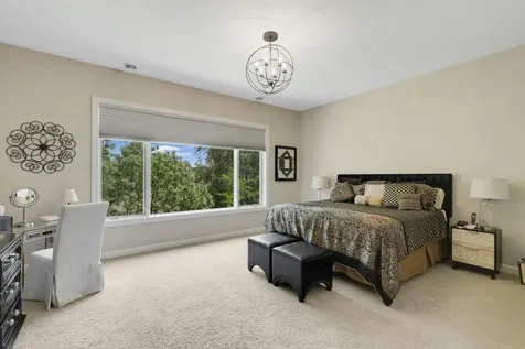 671 Willoughby Way E Minnetonka MN 55305