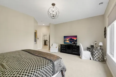 671 Willoughby Way E Minnetonka MN 55305