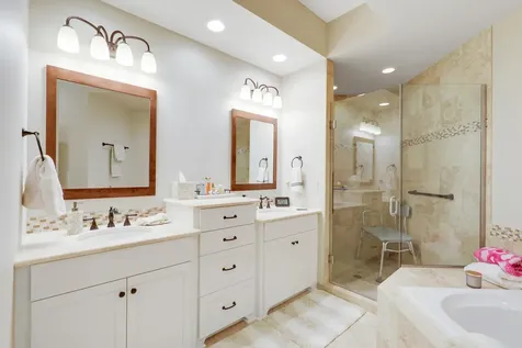 671 Willoughby Way E Minnetonka MN 55305