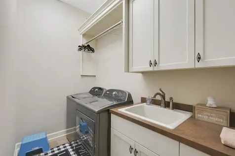 671 Willoughby Way E Minnetonka MN 55305
