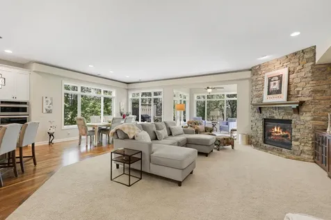 671 Willoughby Way E Minnetonka MN 55305