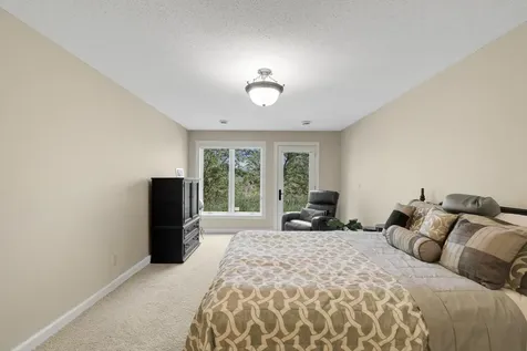671 Willoughby Way E Minnetonka MN 55305