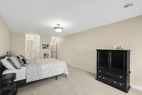 671 Willoughby Way E Minnetonka MN 55305
