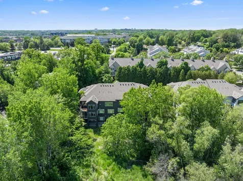 671 Willoughby Way E Minnetonka MN 55305