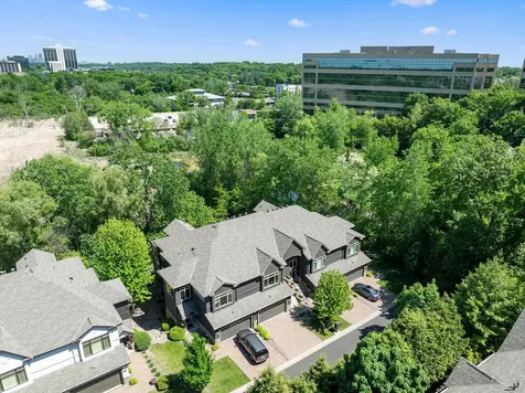 671 Willoughby Way E Minnetonka MN 55305