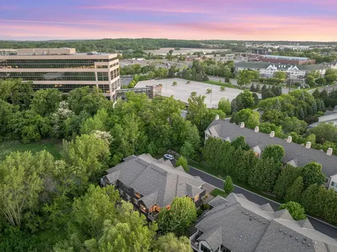 671 Willoughby Way E Minnetonka MN 55305