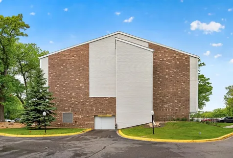 1601 N Innsbruck Drive Fridley MN 55432