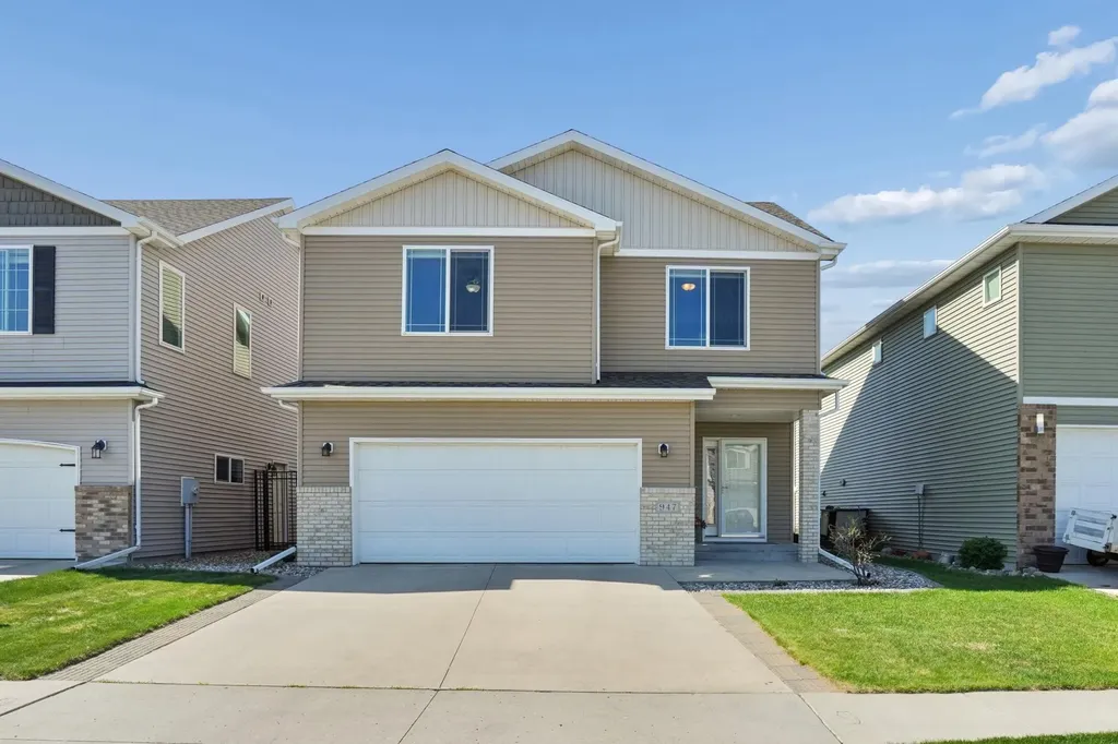947 30th Avenue W West Fargo ND 58078