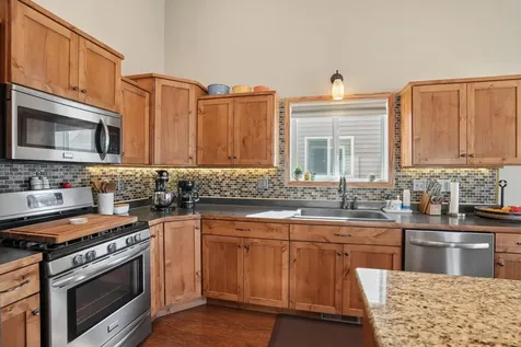 947 30th Avenue W West Fargo ND 58078