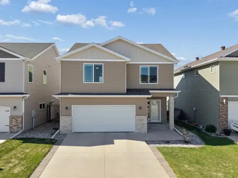 947 30th Avenue W West Fargo ND 58078
