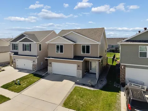 947 30th Avenue W West Fargo ND 58078