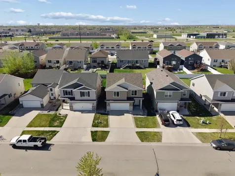 947 30th Avenue W West Fargo ND 58078