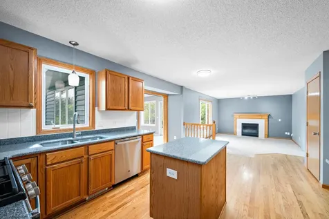 550 Hawthorne Woods Drive Eagan MN 55123