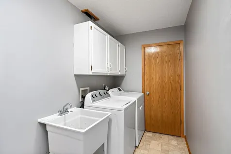 550 Hawthorne Woods Drive Eagan MN 55123