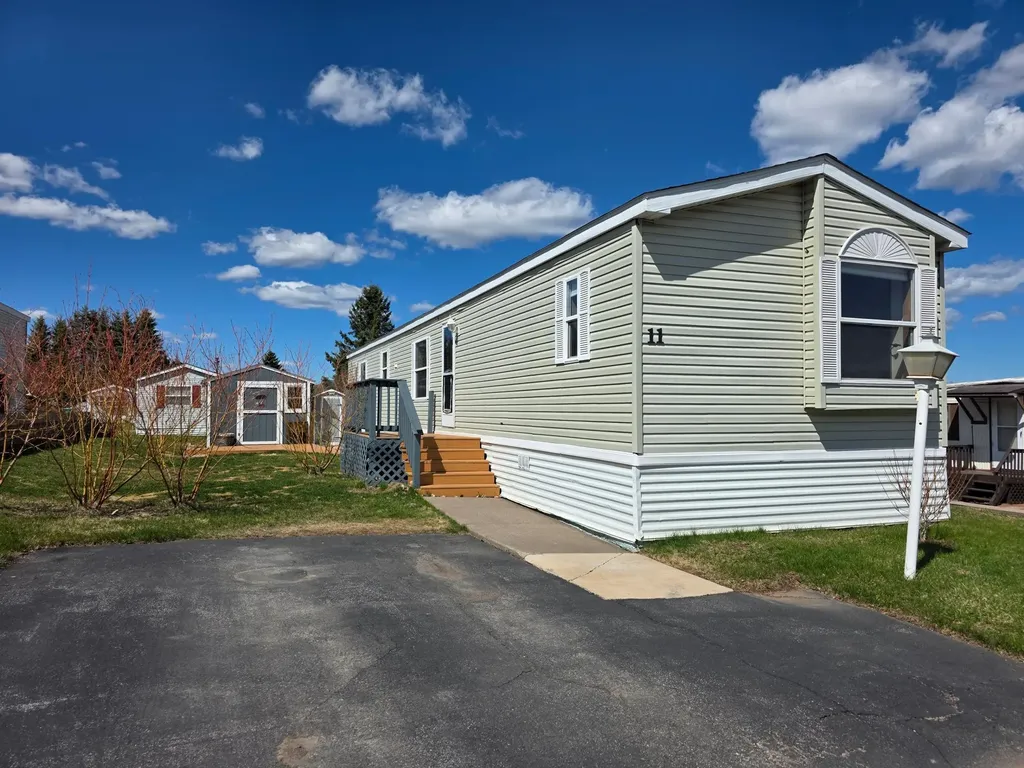 11 Holly Lane Duluth MN 55810