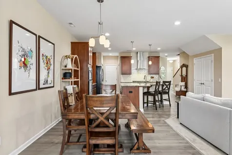 708 Rockburn Road Chanhassen MN 55317