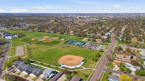 1808 28th Avenue S Fargo ND 58103