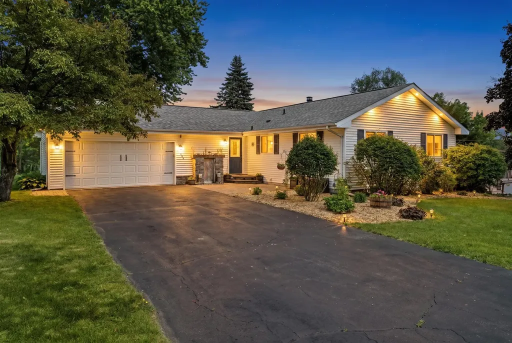 30125 Neal Avenue Lindstrom MN 55045